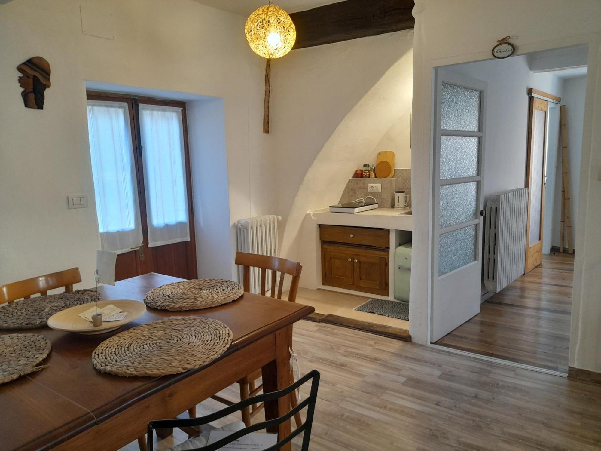 Al Vicolo Del Gallo Varallo Bagian luar foto