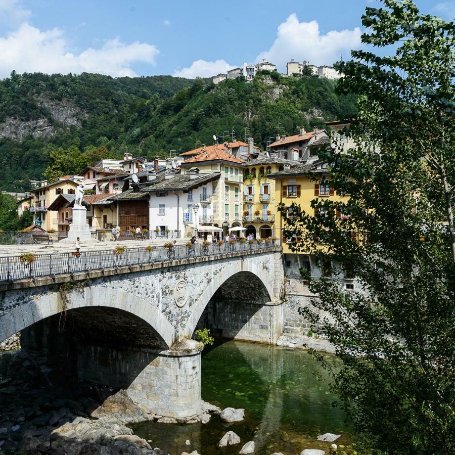 Al Vicolo Del Gallo Varallo Bagian luar foto