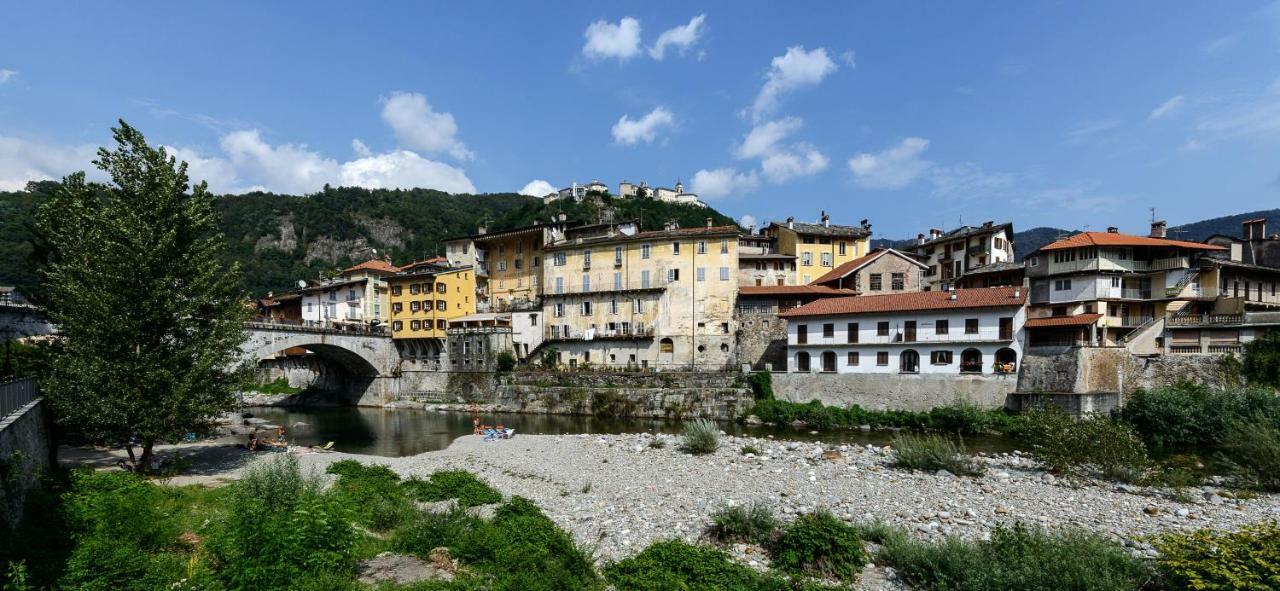 Al Vicolo Del Gallo Varallo Bagian luar foto
