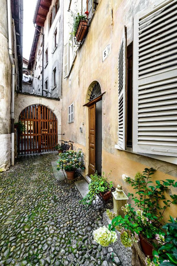 Al Vicolo Del Gallo Varallo Bagian luar foto