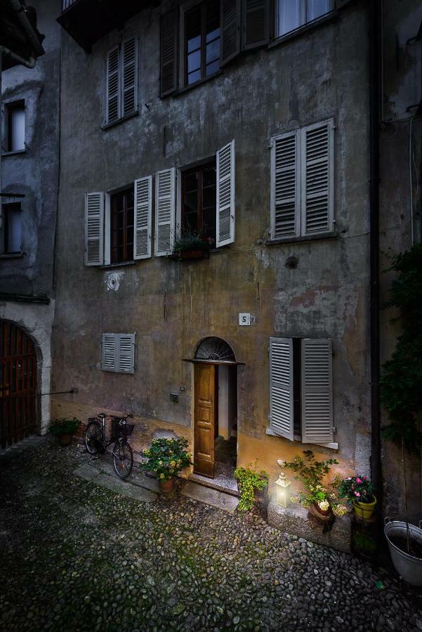 Al Vicolo Del Gallo Varallo Bagian luar foto