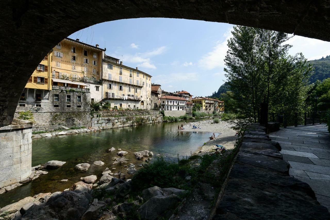 Al Vicolo Del Gallo Varallo Bagian luar foto