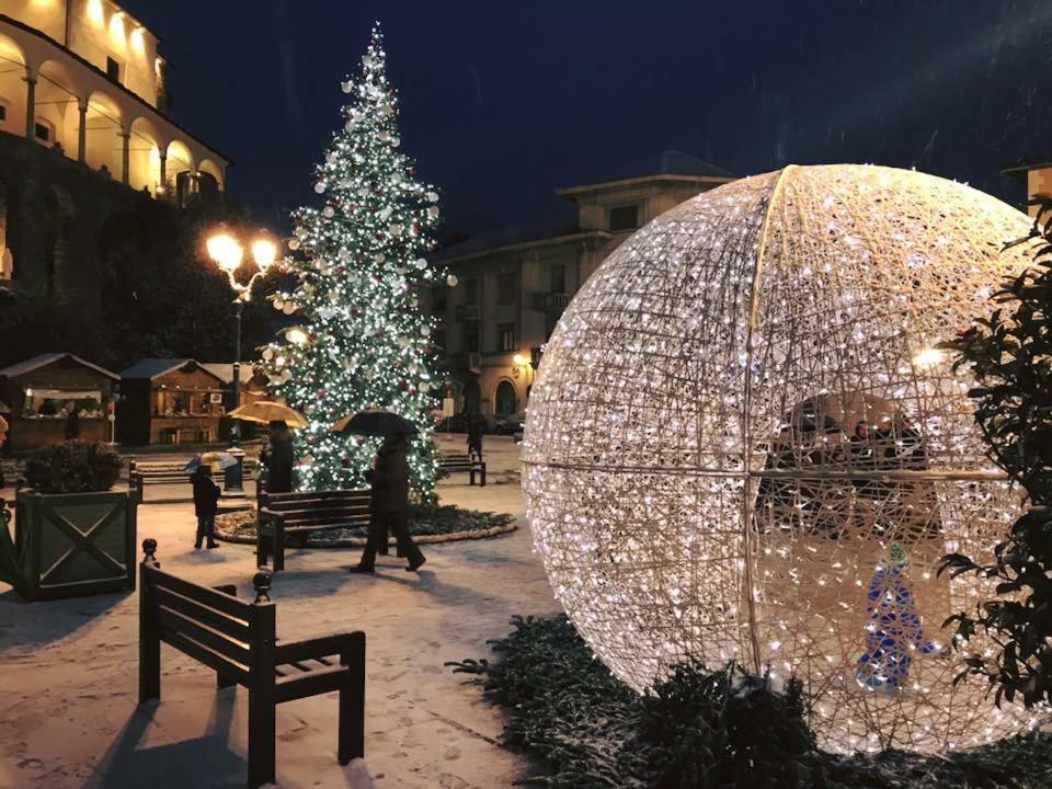 Al Vicolo Del Gallo Varallo Bagian luar foto