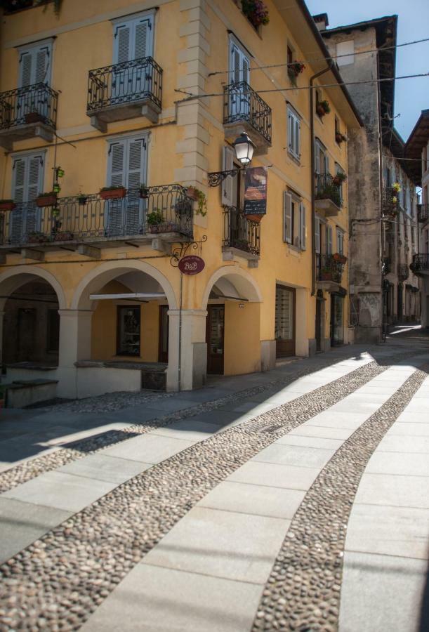 Al Vicolo Del Gallo Varallo Bagian luar foto