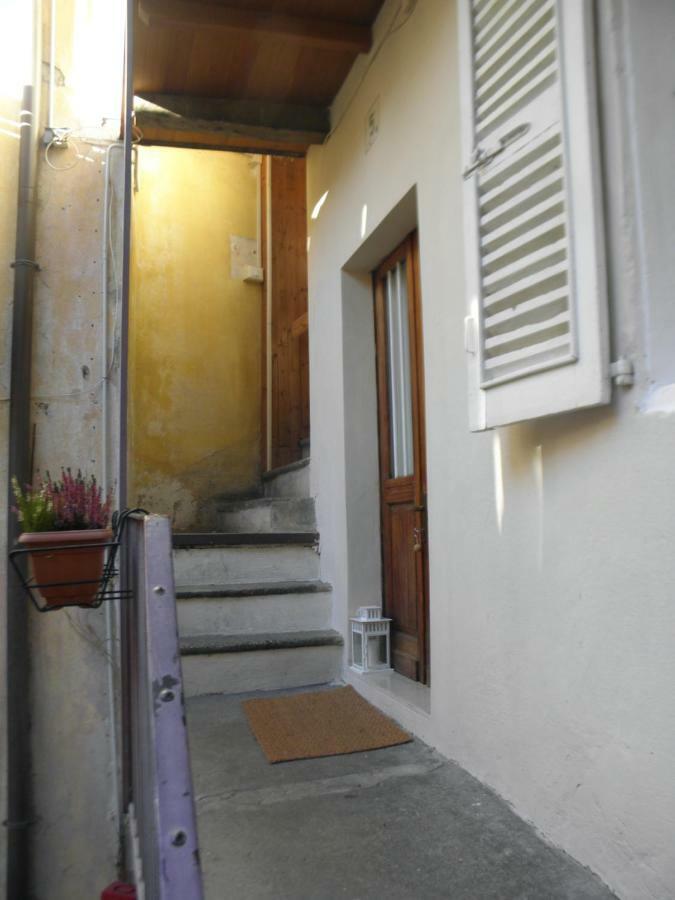 Al Vicolo Del Gallo Varallo Bagian luar foto